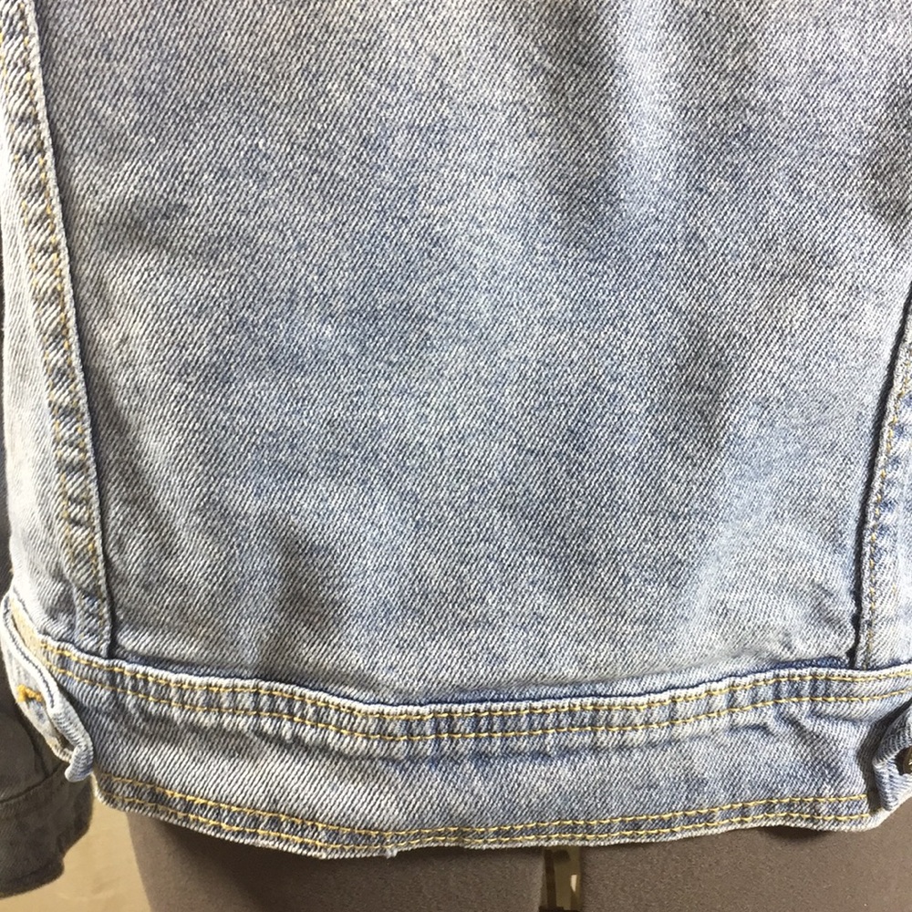 Universal Thread Distressed Jeans Jacket Size L - image 6